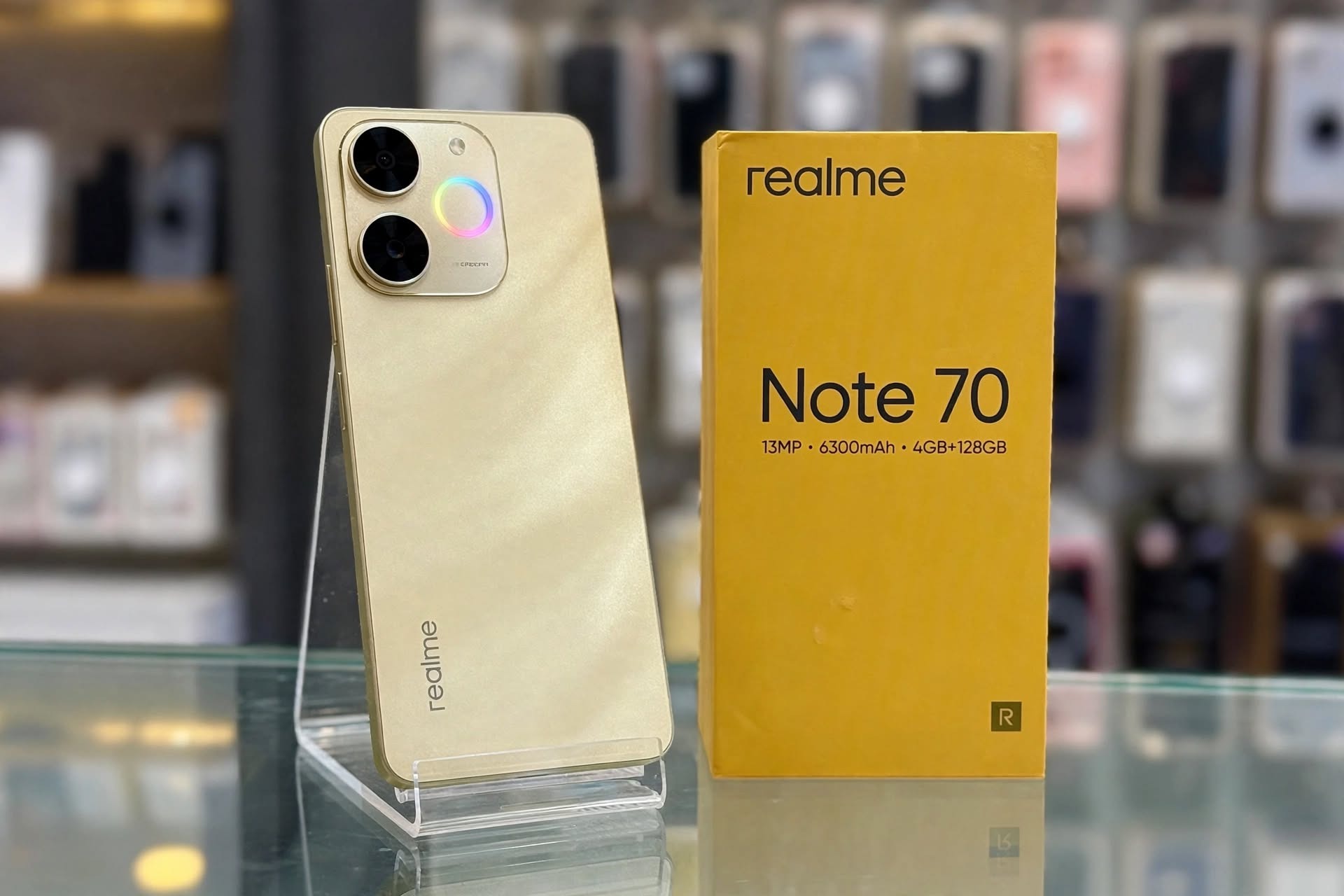 788689463_1539064097501783_6276209475504468858_n-2 هاتف realme Note 70 باللون الذهبي بجانب علبته الصفراء الأصلية