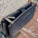 ⁦Michael Kors Original Wallet⁩ - الصورة ⁦4⁩