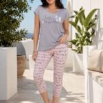 عارضة ترتدي بيجامة حريمي صيفية كابري موديل 1503 من ريماج Ramag Home wear
