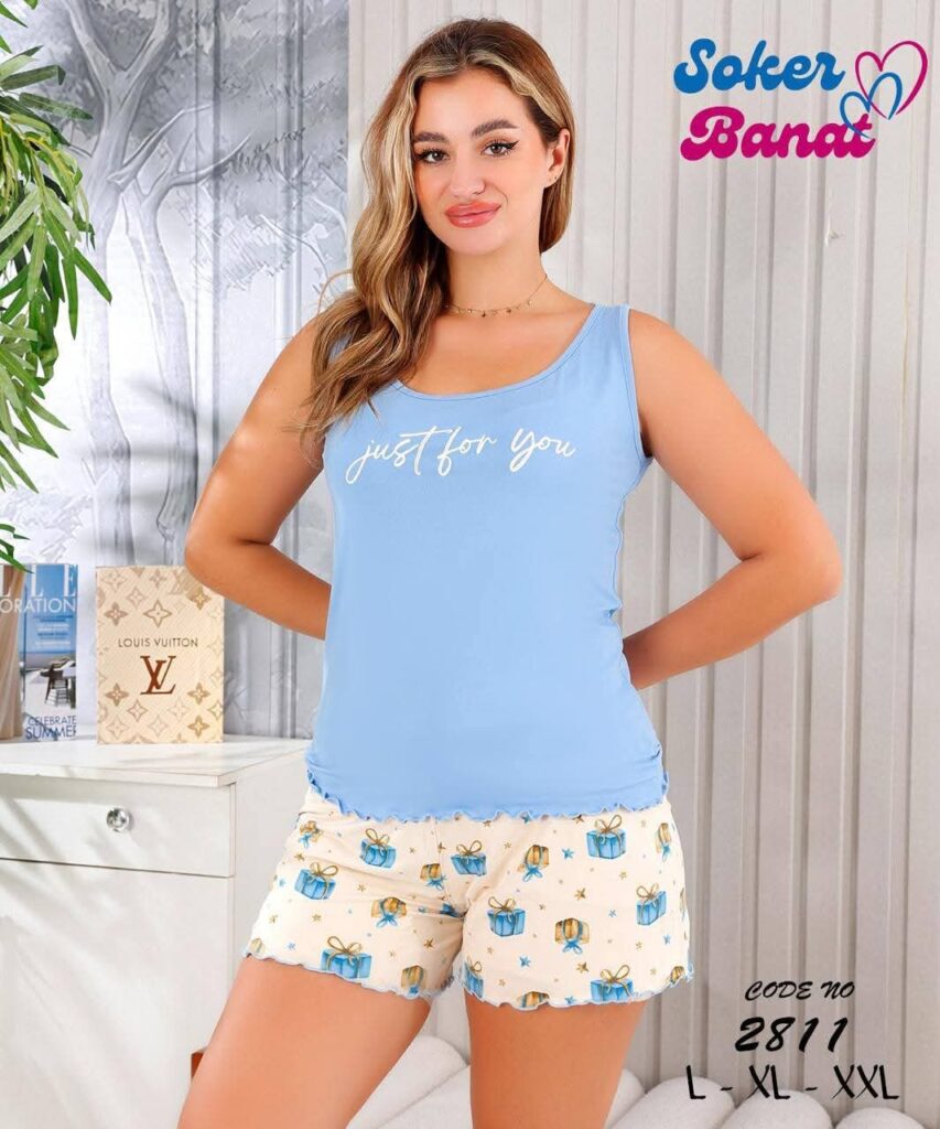 طقم بيجامة حريمي قطعتين توب أزرق فاتح مكتوب عليه just for you وشورت أوف وايت مطبوع برسم هدايا من Soker Banat كود 2811
