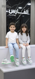 ⁦سنيكرز بكرة دوارة أطفال اخضر⁩ - الصورة ⁦2⁩