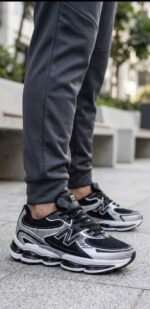 ⁦سنيكرز New Balance 2000 للرجال اسود⁩ - الصورة ⁦4⁩