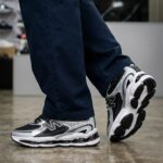 سنيكرز New Balance 2000 للرجال اسود