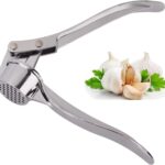 هراسة ثوم معدنية (Garlic Press) مصنوعة من الاستانلس ستيل أو المعدن المقاوم للصدأ